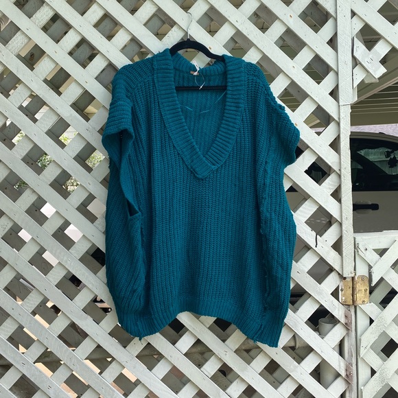 SOLD Free People Clyde Sweater Vest Mermaid Tail - Picture 3 of 8